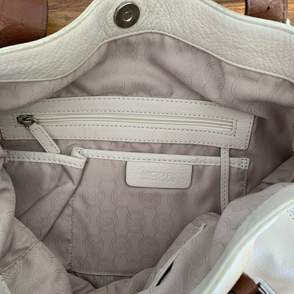 Michael Kors Leather Purse and Dust Bag - Picture 12 of 12